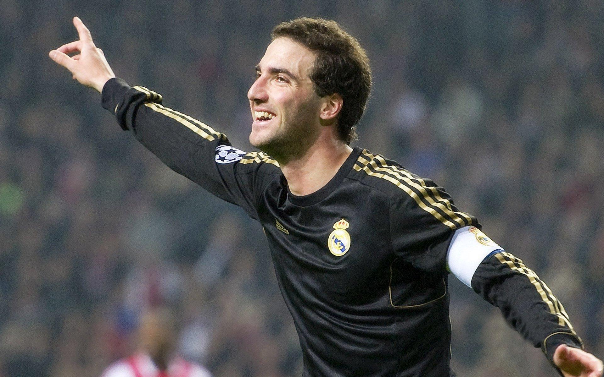 邓利维回忆选秀夜秘辛，曾劝拉科布暂离决策室，楼下比赛成关键转折